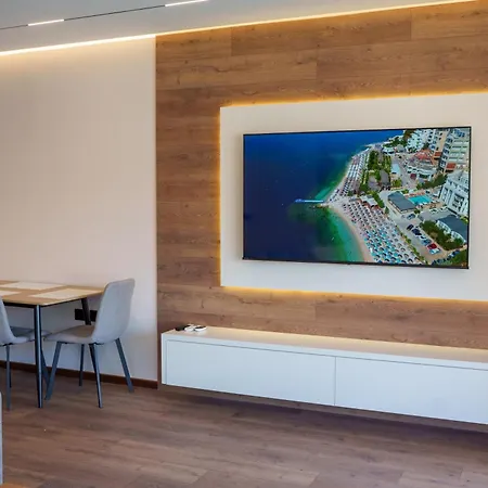 Frontline Sea View Apartment *